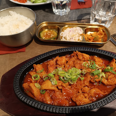 Plat servi chez TOM restaurant coréen, japonais et mongole, photographié par Guyon Romain