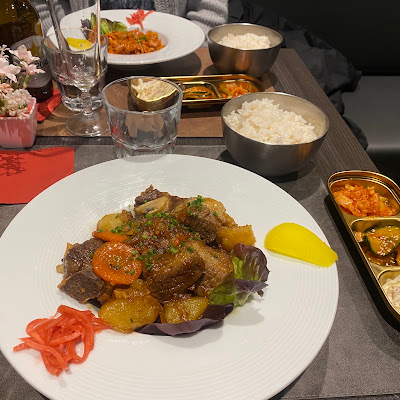 Plat servi chez TOM restaurant coréen, japonais et mongole, photographié par Laura L