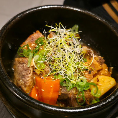 Plat servi chez TOM restaurant coréen, japonais et mongole, photographié par Stef P