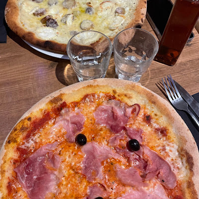 Momento Pizzas à Megève : plat photographié par Mathilde Chevée