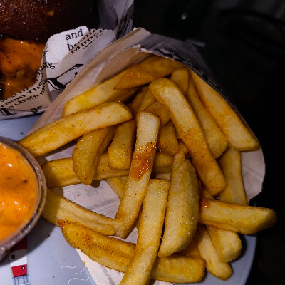 Plat servi chez Food truck Le Mont’Burger, photographié par Tristan