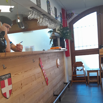 Plat servi chez Chez Tony, Burger Savoyard, Saint Jean d'Aulps, photographié par Seb BLD