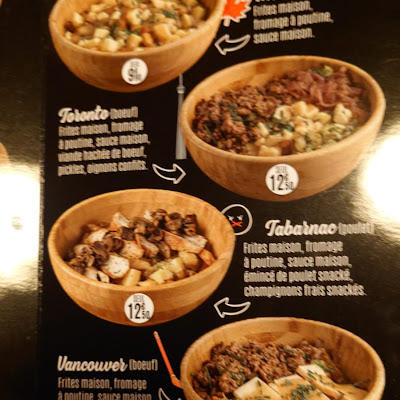 Plat servi chez Côté Burger - Poutine, photographié par Serban D